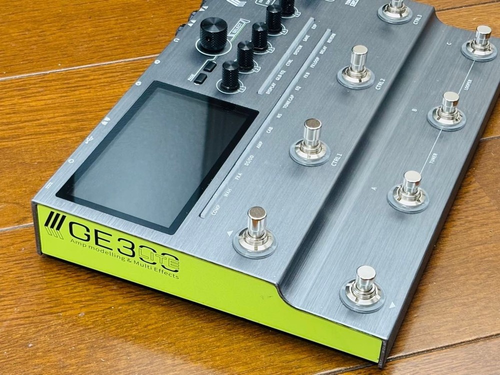 MOOER GE300 Lite Multi Effects Guitar Processor w/ Adapter from Japan