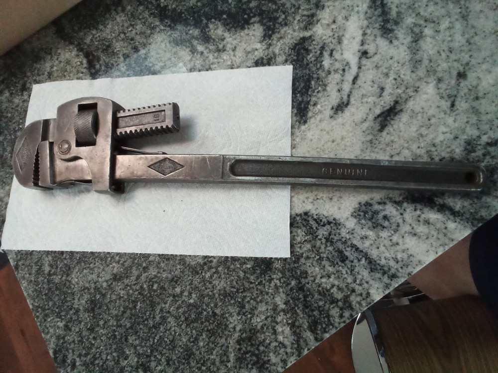 Vintage GENUINE Stillson 18” pipe wrench, great operating condition