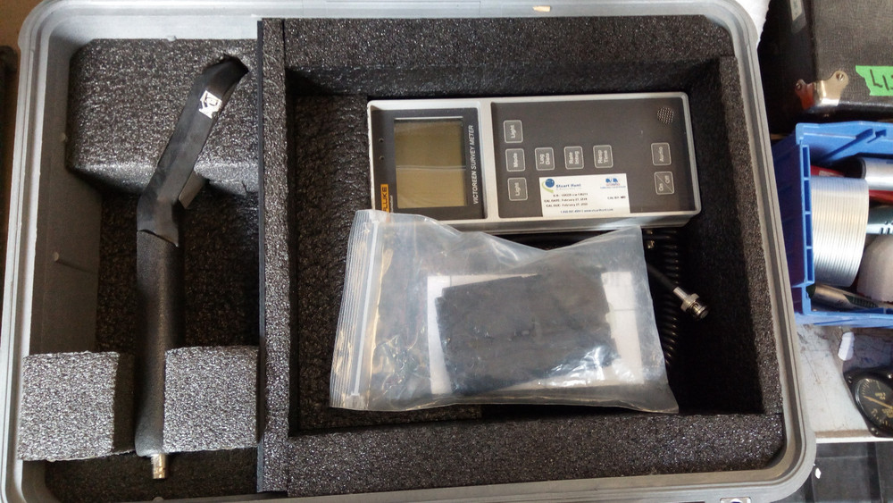 Fluke 190 Geiger Counter / Radiation meter / Pancake probe W check source