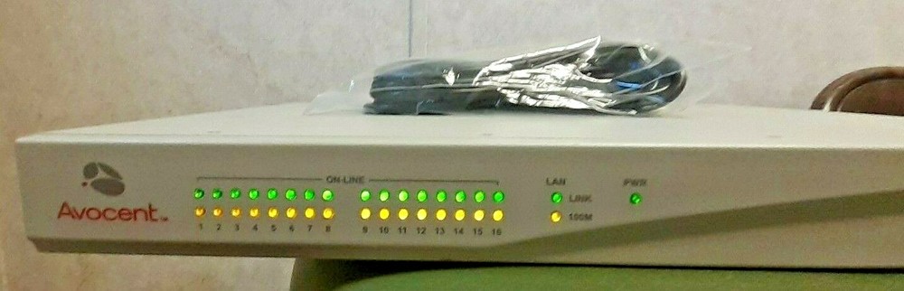 *NICE* AutoView 2000R 16-port Rack Mountable KVM Switch