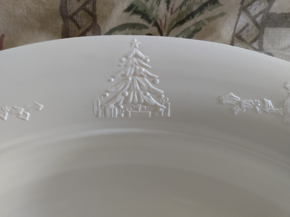 Arrow Plastic Christmas Serving Bowl