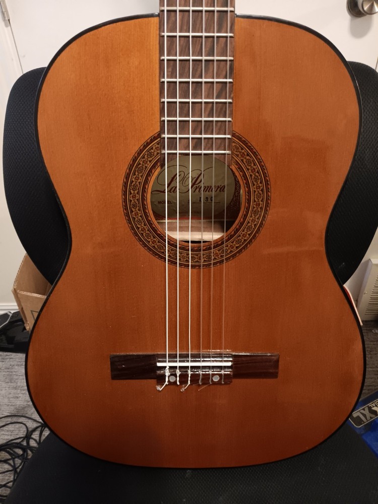 La Primera L30 classical acoustic w/hard case
