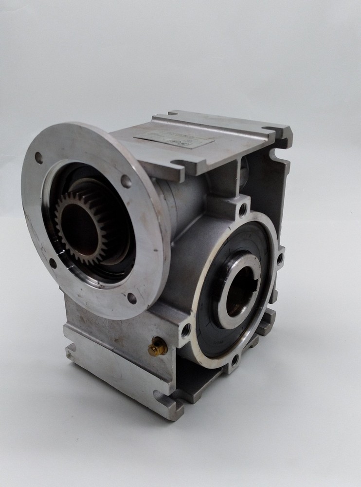 Paper Converting Machine 102654 Right Angle Gear Box, Ratio 10:1