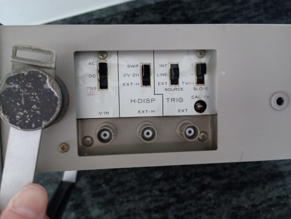 Hitachi V-059B Oscilloscope - Powers Up / Untested - No battery pack