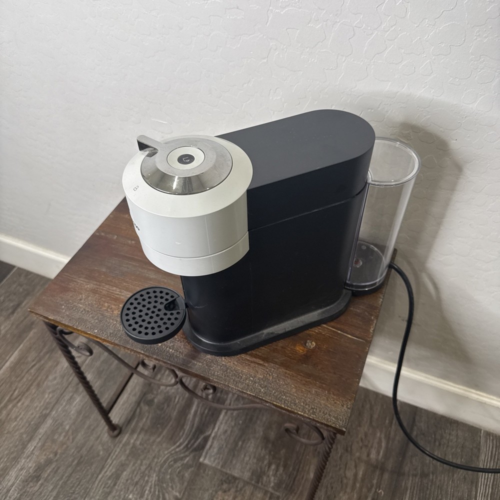 Nespresso Vertuo Next Coffee and Espresso Machine - White EUC