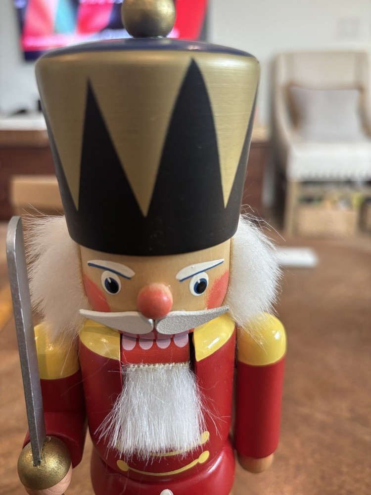 Seiffener Nussknackerhaus German nutcracker From Epcot Disney