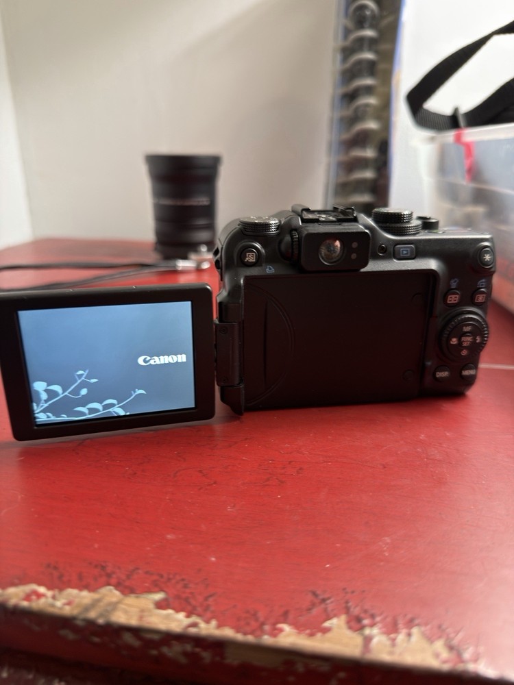 Canon PowerShot G11 Compact Digital Camera 10MP 5x IS Flash w/ Accessories