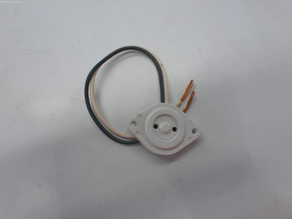 LEVITON 458 LAMPHOLDER NSNP