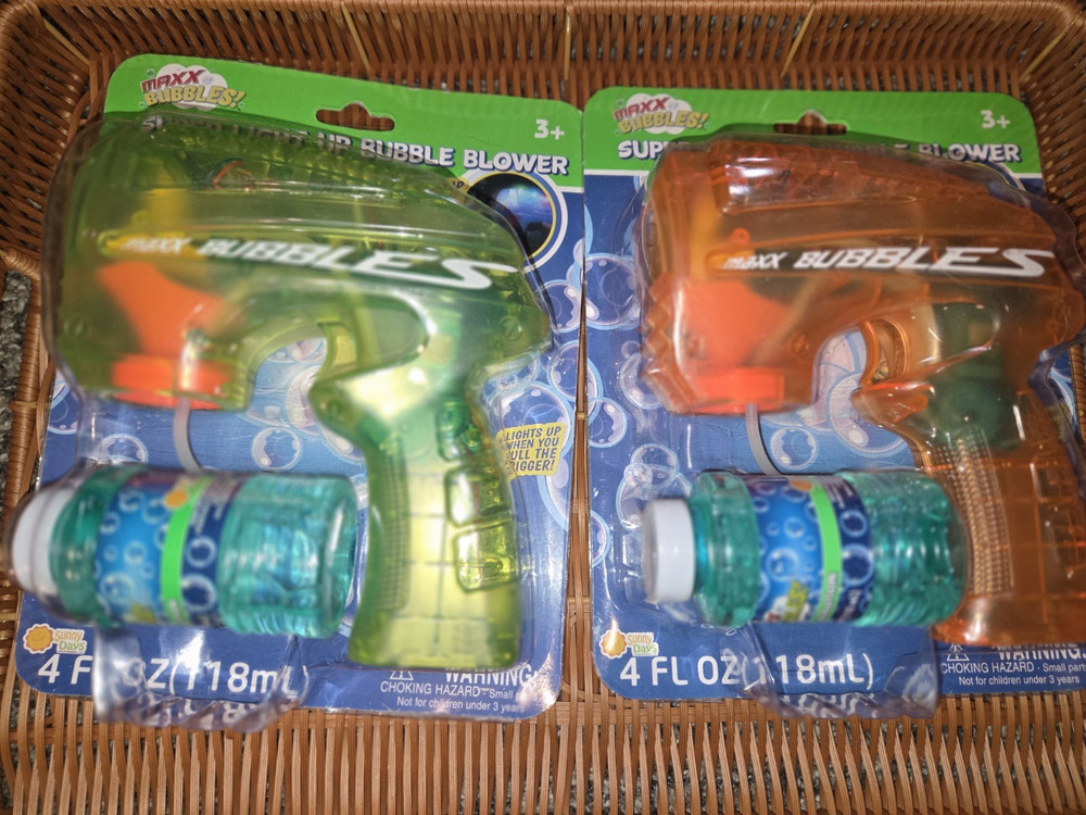 Maxx Bubbles Super Light Up Bubble Blower Toy Set with Solution, Green & Orange