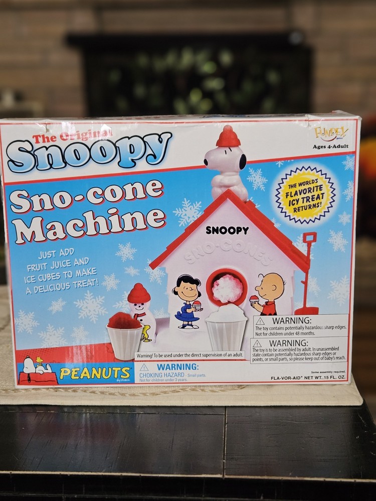 Fundex Snoopy Sno-cone Machine Peanuts Ice Shaving Maker Includes Accessories