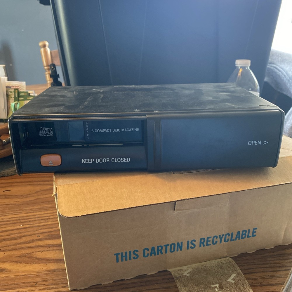 (190) 6 Compact Disk CD CHANGER PLAYER