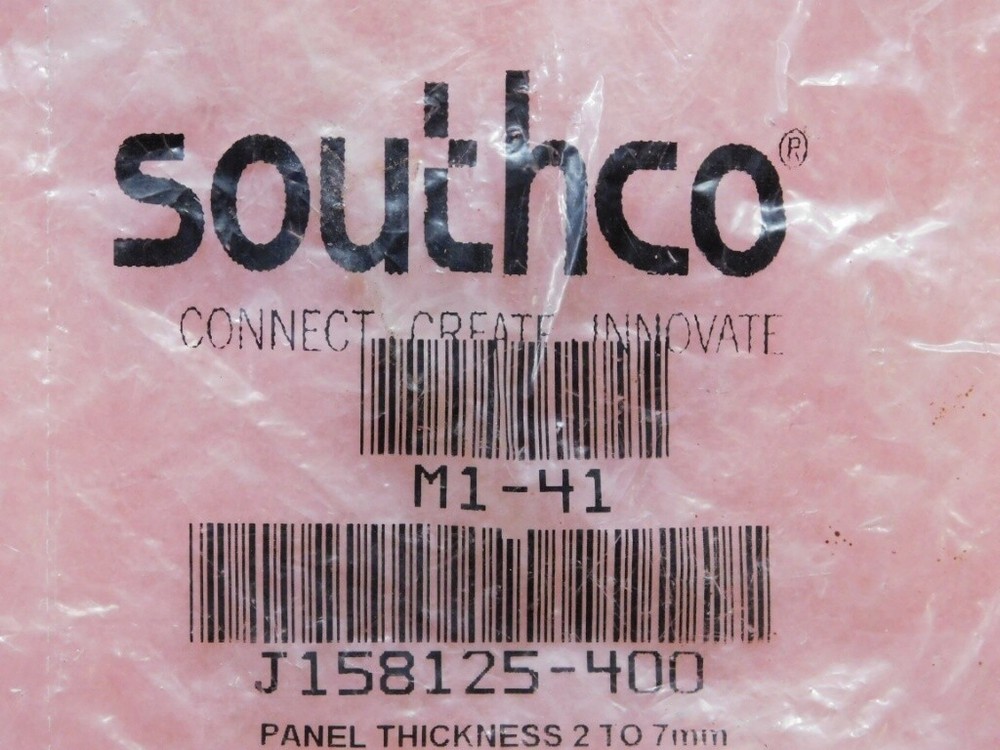 New SOUTHCO Locking Black Plastic Flush Pull Latch -- M1-41 -- Qty Available