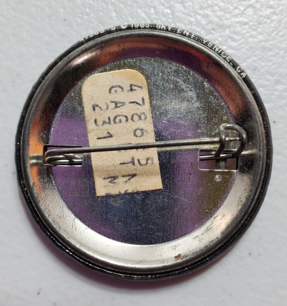 Pinback button Born to Shop