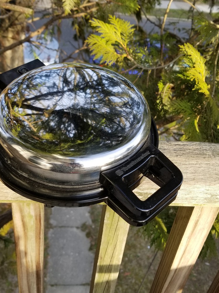 VINTAGE ELECTRIC WAFFLE IRON TOASTMASTER 245