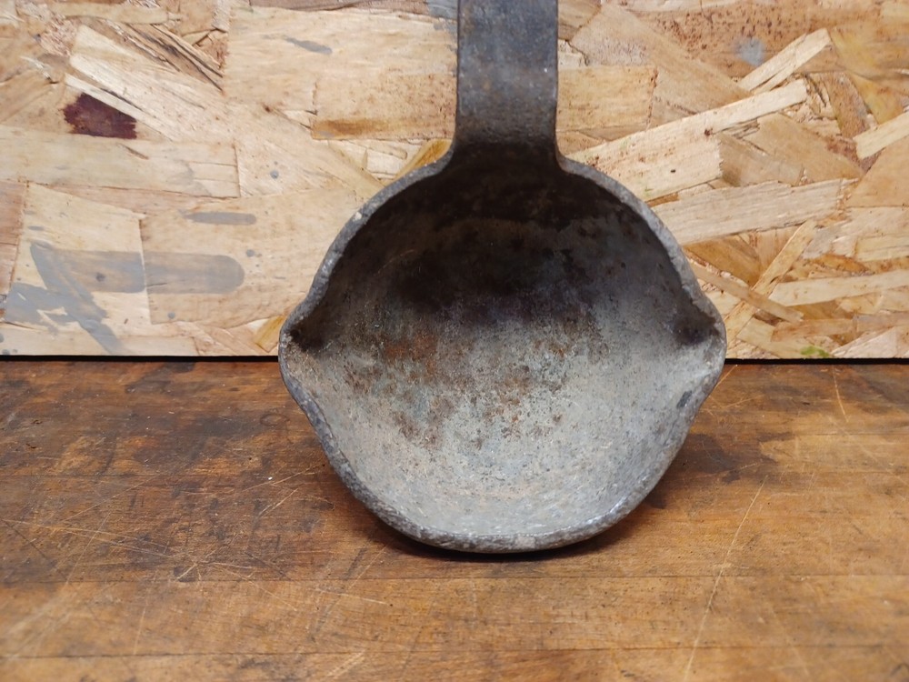 VINTAGE BLACKSMITH FORGING LADEL