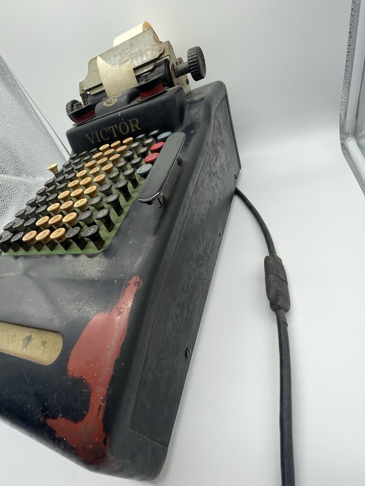 ANTIQUE VICTOR ADDING MACHINE MODEL W UNTESTED