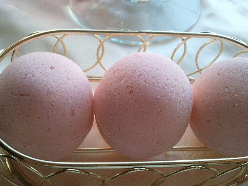 25 Sampler pack bath bombs 2.25 oz each, ultra-moisturizing, random fragrances