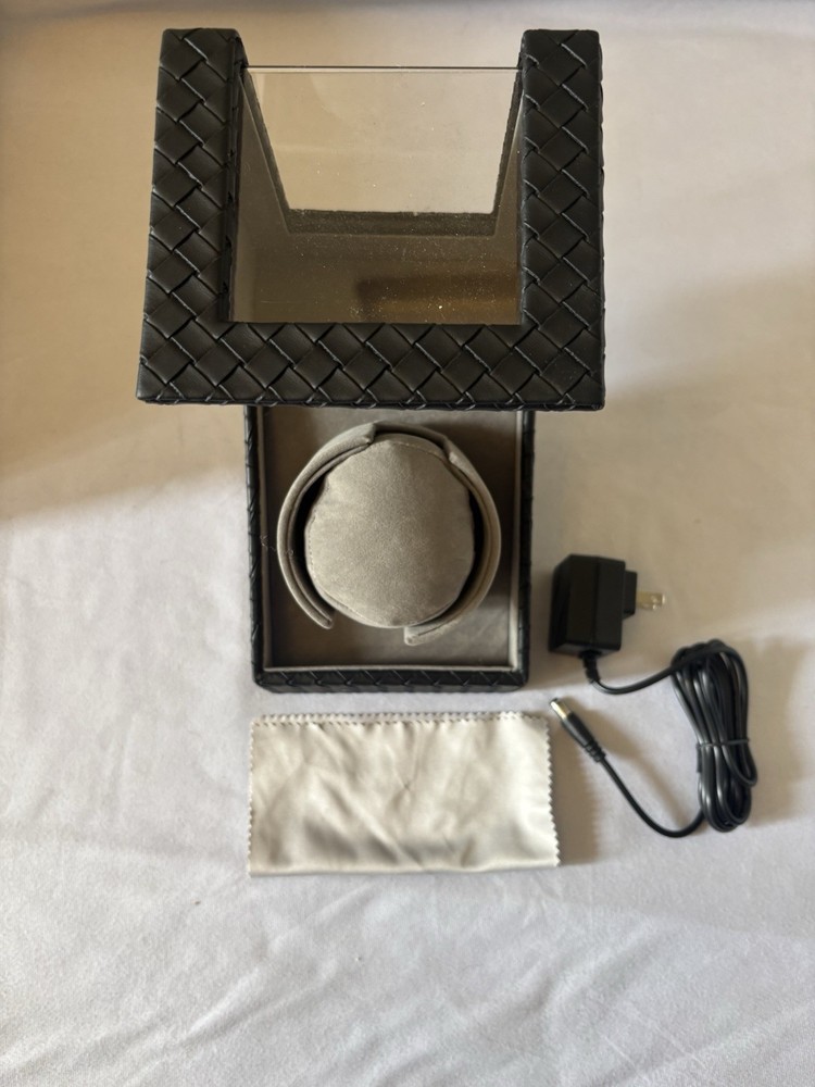 Automatic Rotation Single Watch Winder Plug-In Or Battery Powered