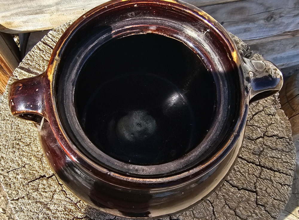 Antique bean pot old collectable