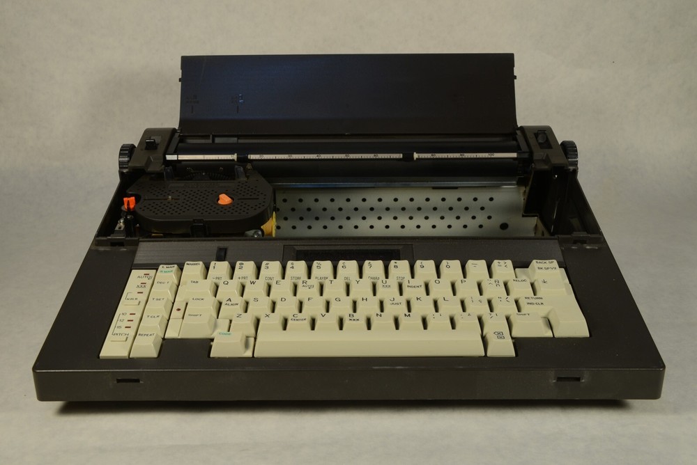 JH1752 Silver Reed EX34 Electric Typewriter