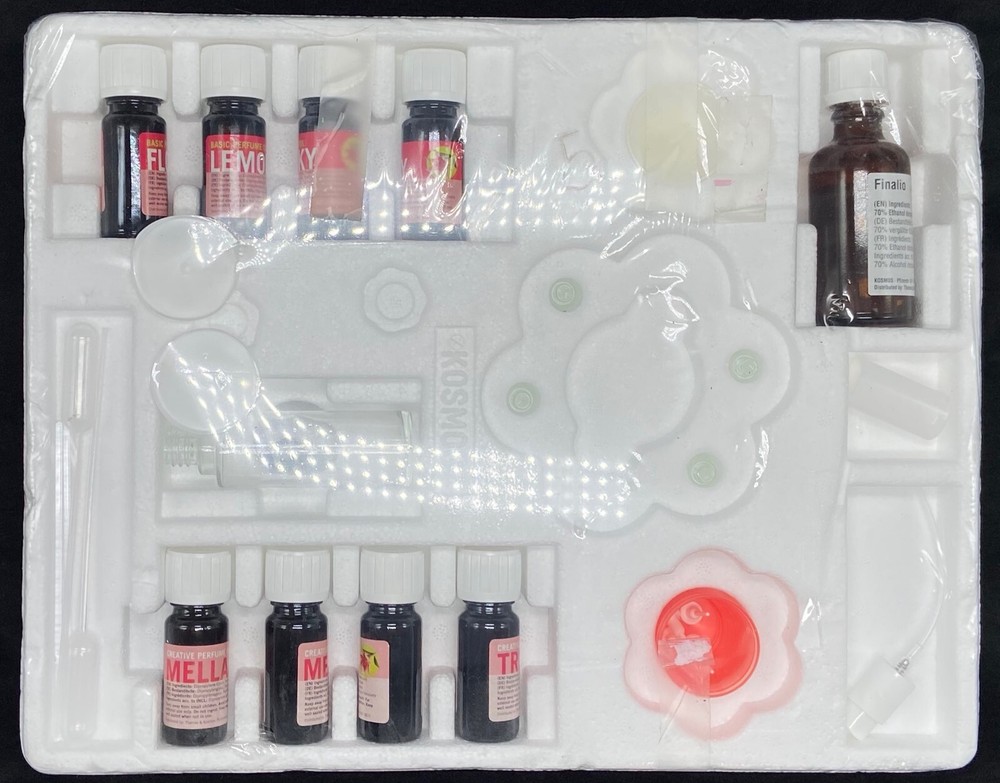 PERFUME SCIENCE EXPERIMENTATION KIT (Thames & Kosmos, 2008), 9 bottles, Finalio