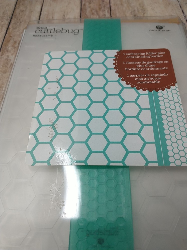 Cricut Cuddlebug 5"X7" EMBOSSING FOLDER Honeycombs New Package Damaged