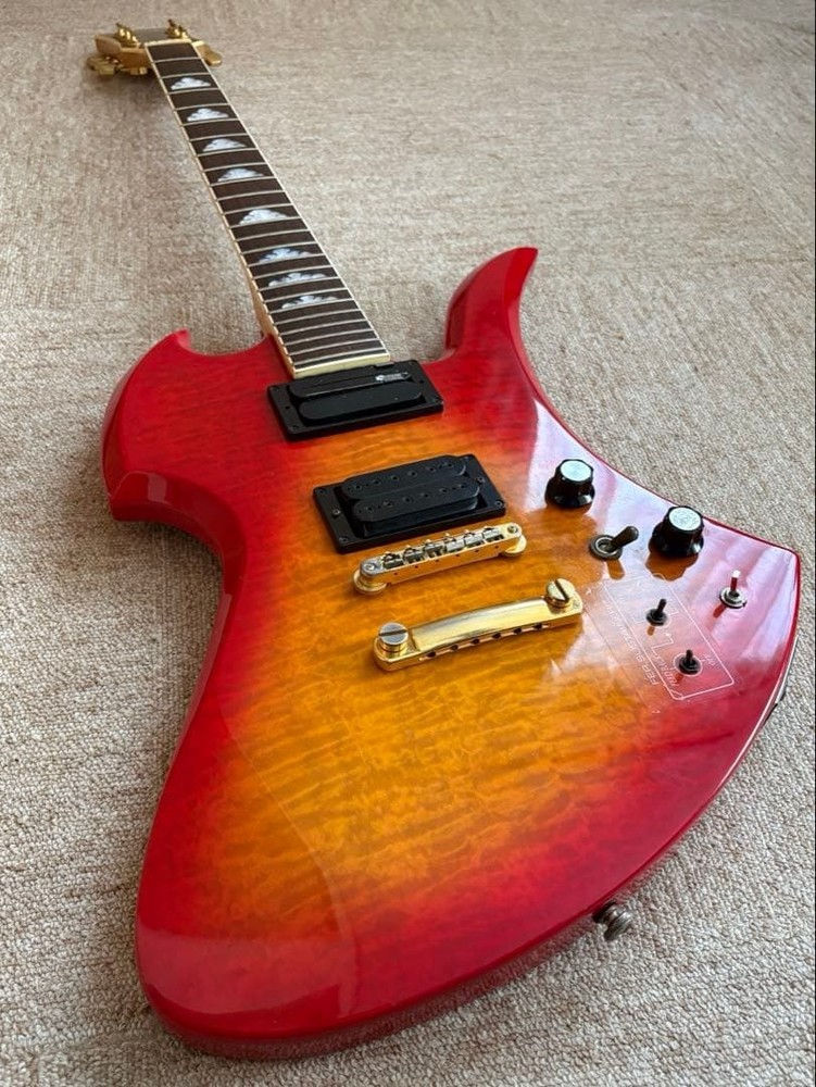 Burny Mg-130S/Cherry Sunburst/Hide Model/Mockingbird