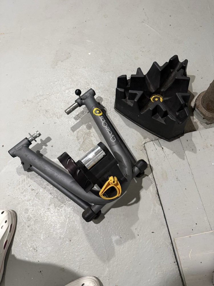 CycleOps Bike trainer folding with riser