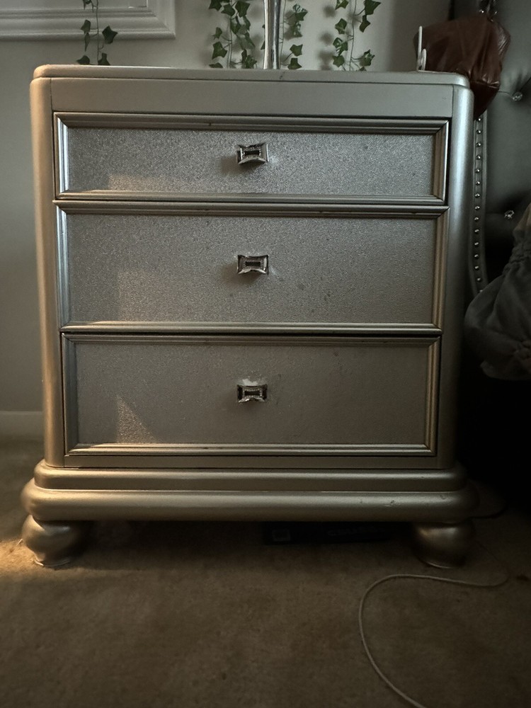 Gray Diamond Studded bedroom set