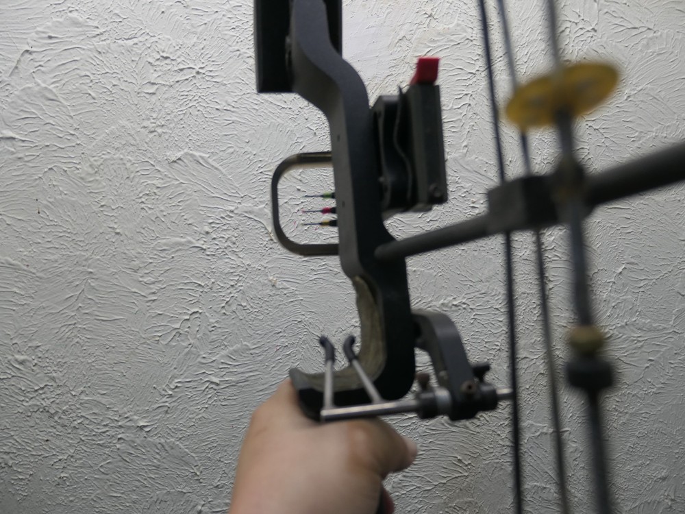 VINTAGE BUCK SABER COMPOUND BOW