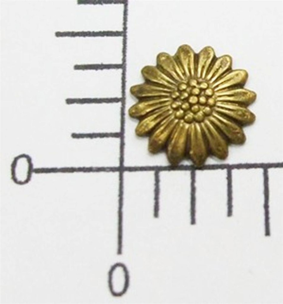 30943          4 Pc  Brass Oxidized Victorian Daisy Jewelry Finding