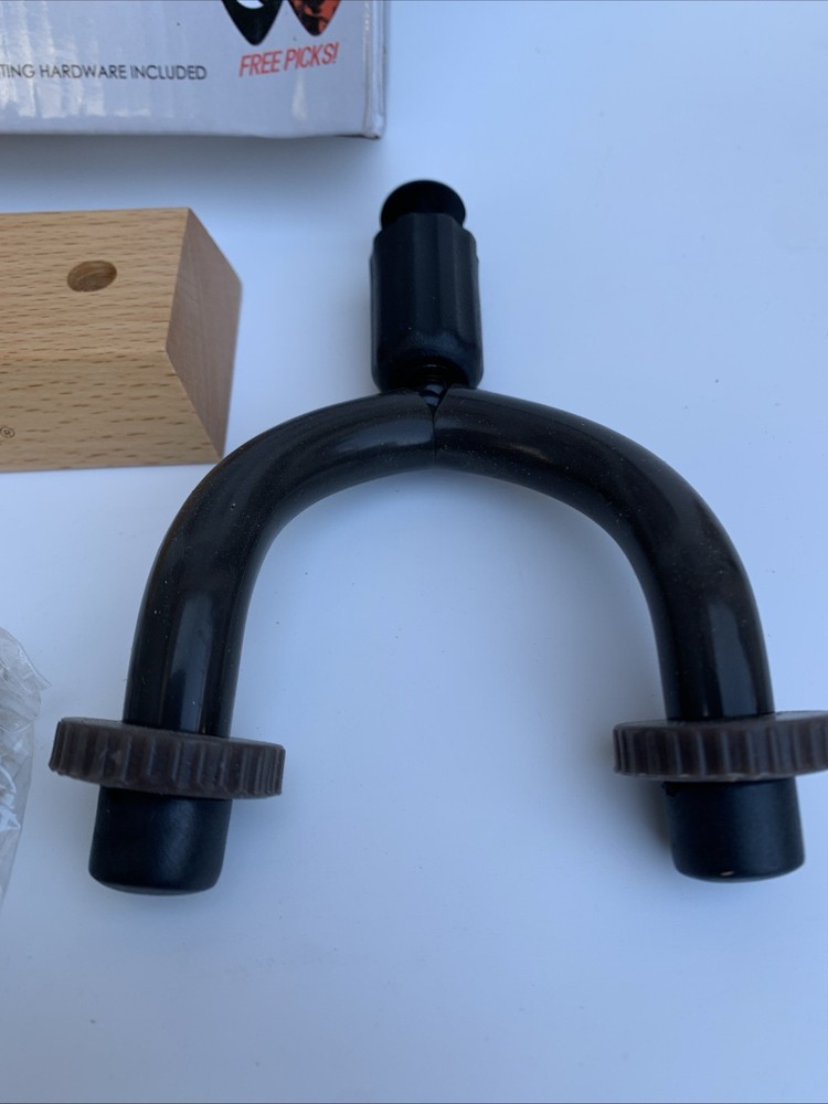 Mainstream Source - Guitar Wall Hanger Cradle