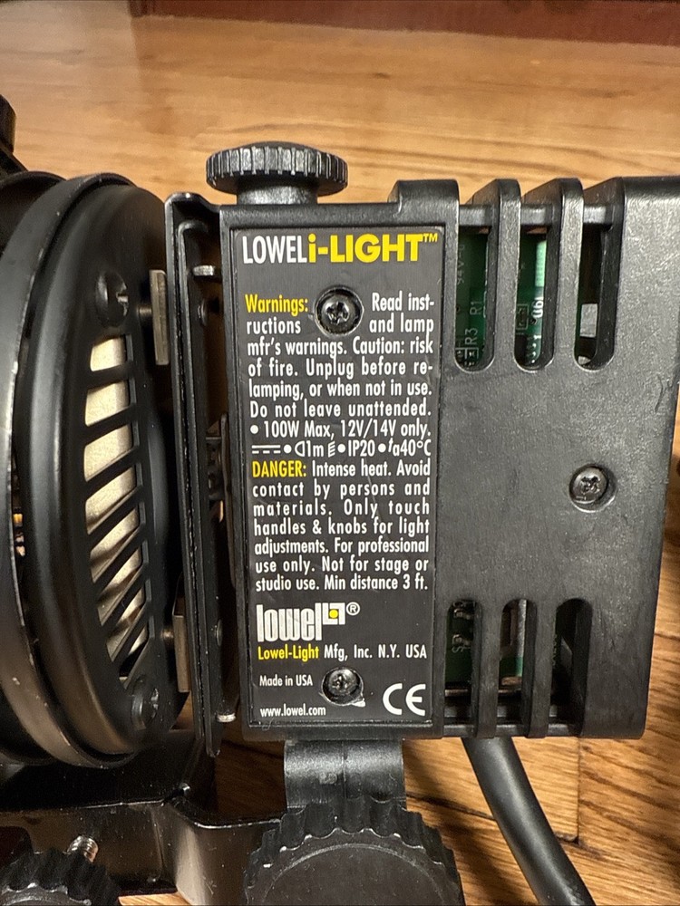 Lowel iLight 100 Watt Studio Light i-Light