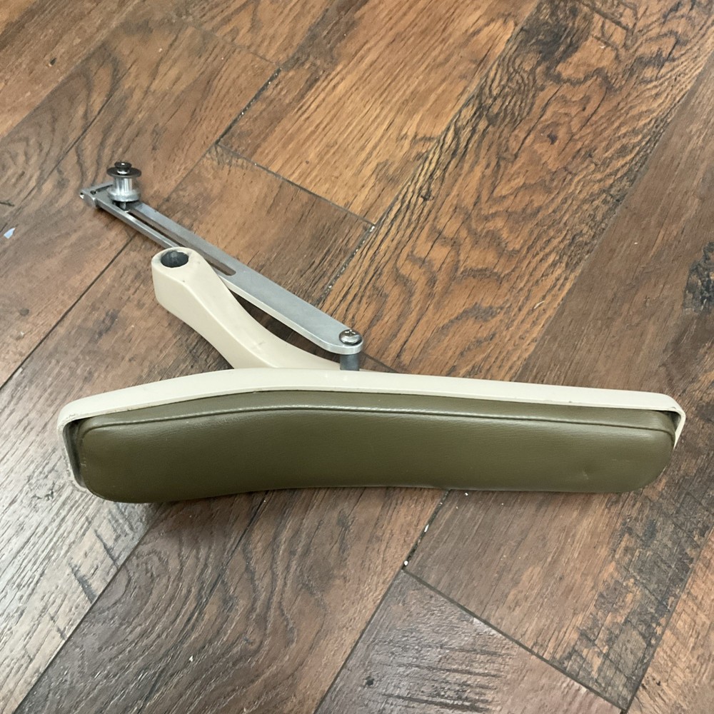 Dexta MK 9 CHAIR Right Armrest w/Link