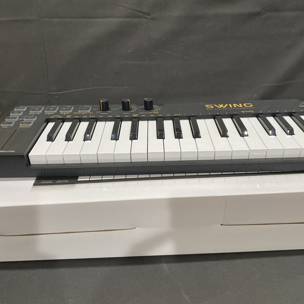 Behringer SWING 32-Key USB MIDI Controller Keyboard with 64-Step Sequencer