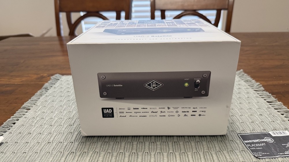 Universal Audio UAD-2 Satellite Thunderbolt 3 OCTO + 120 Plugins