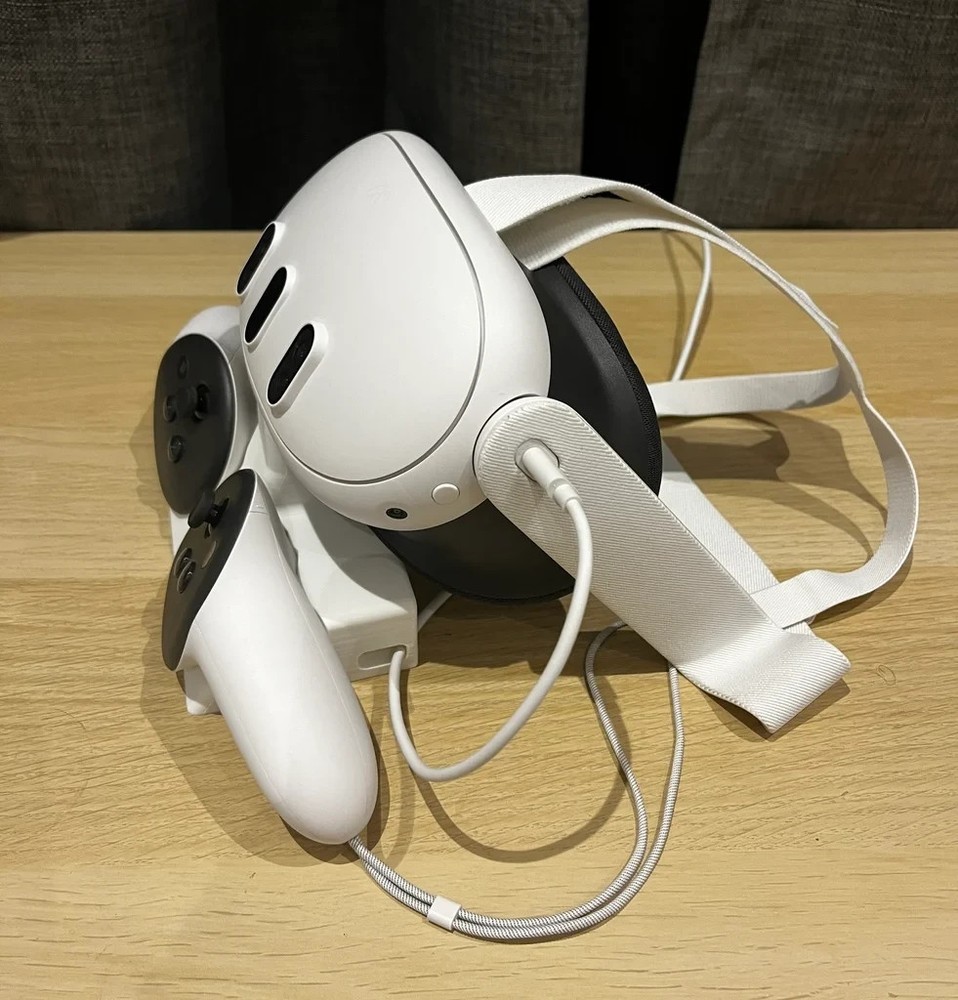 Meta Quest 3 Display Stand with Controller Holders - VR Headset Stand