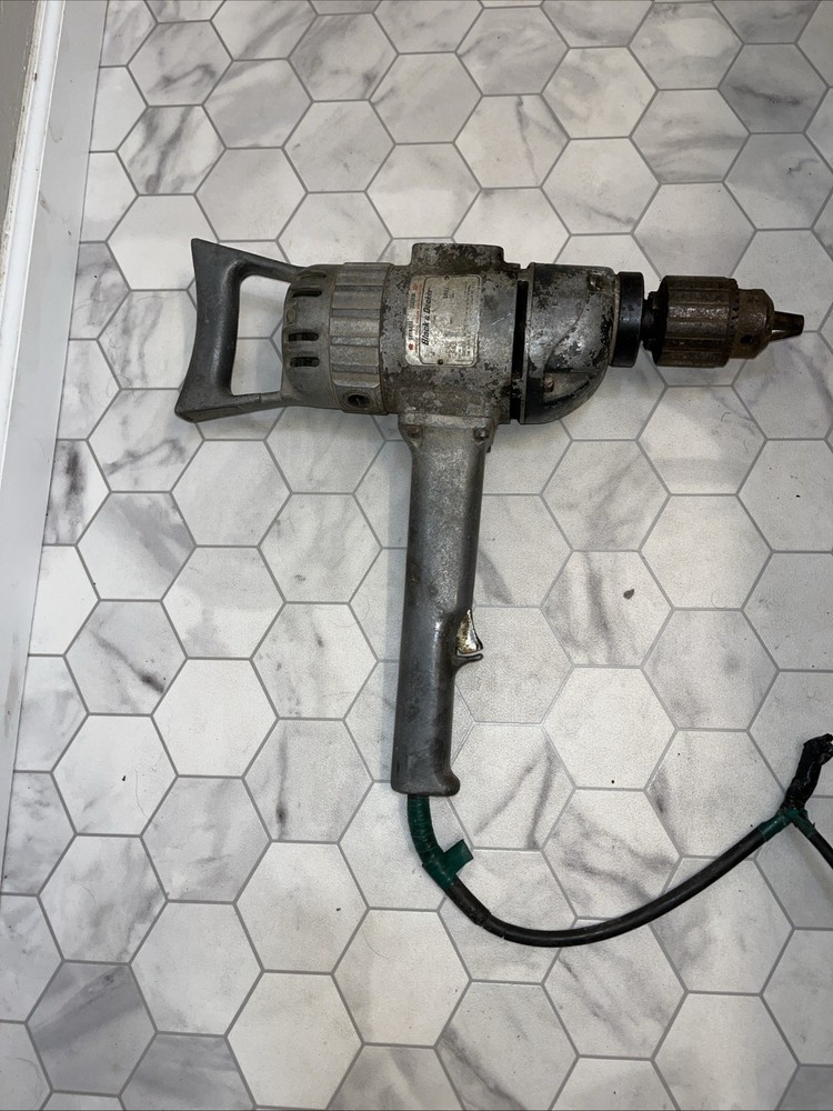 BLACK AND DECKER  3/4  CORDED ELECTRIC DRILL
