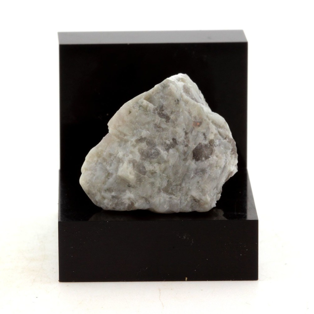 Zoisite Marble. 29.70 Ct. Grenville, Quebec, Canada.