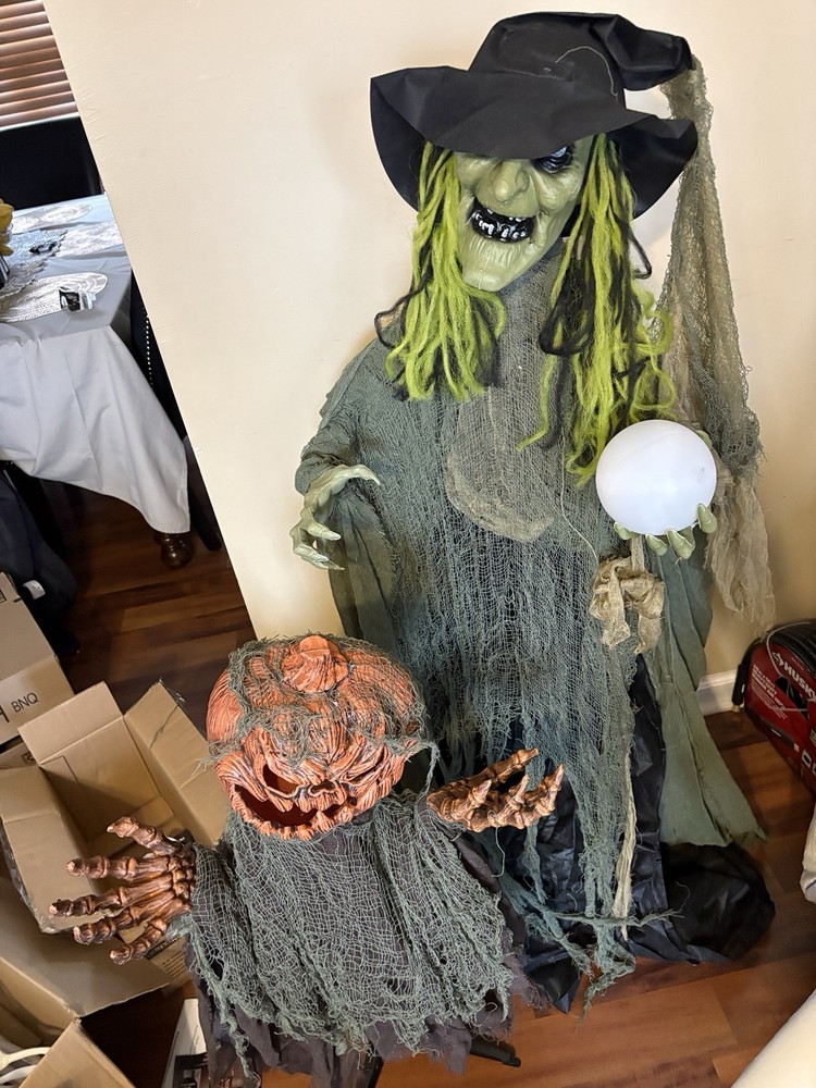 Haunted Hill Farm Animatronic