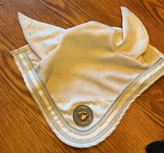 EUC Catago Horse fly Bonnet white