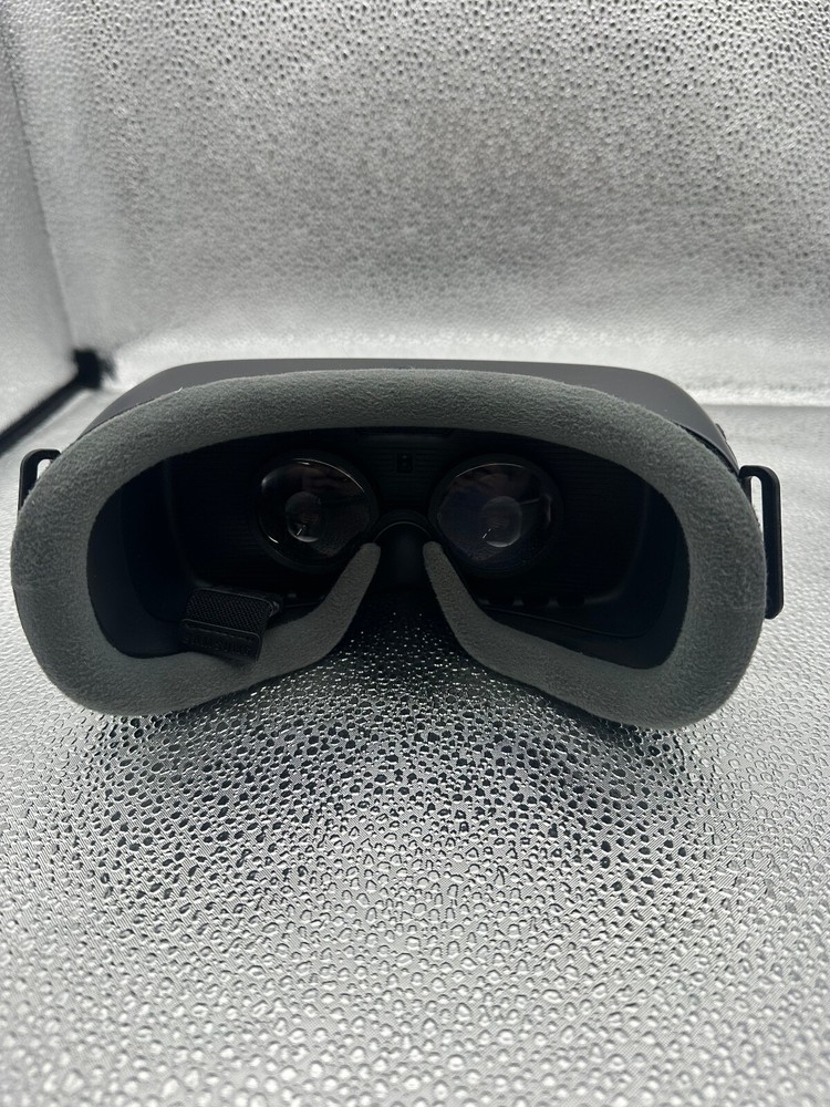 Samsung VR Oculus SM-R324NZAAXAR Goggles with Controller, Open Box-TESTED