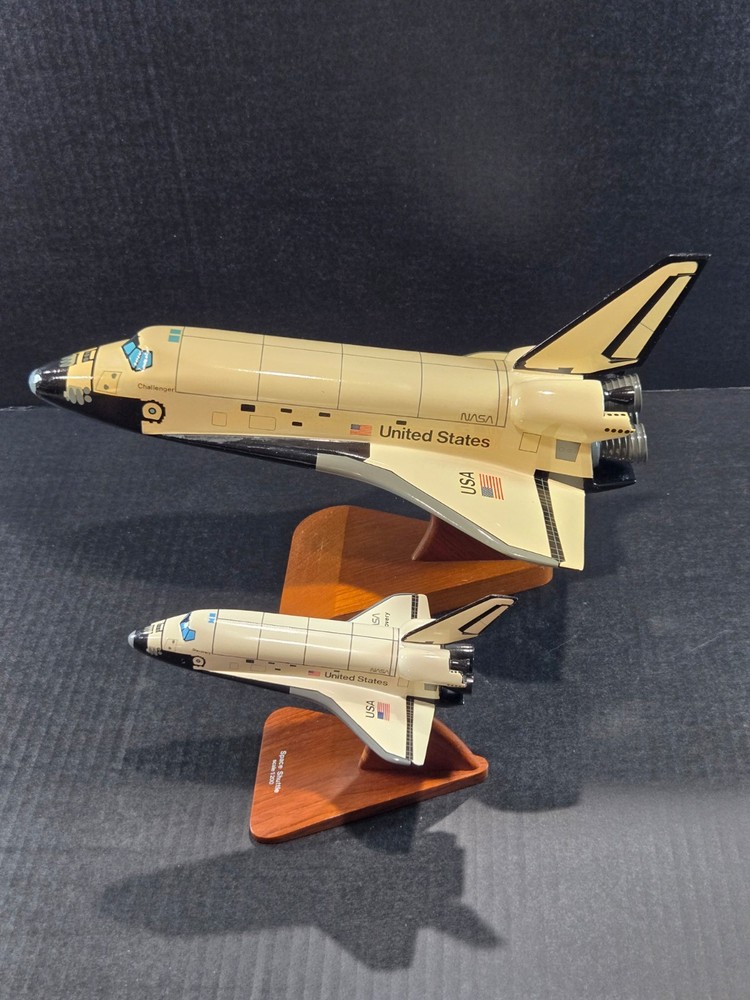Orbiter Challenger w/ Small Orbiter Discovery Mahoghany Model