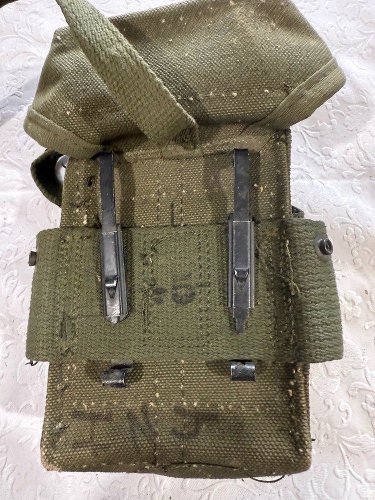 Vietnam Ammo Pouch second issue 1969 Holds Two 20 Round Magazines