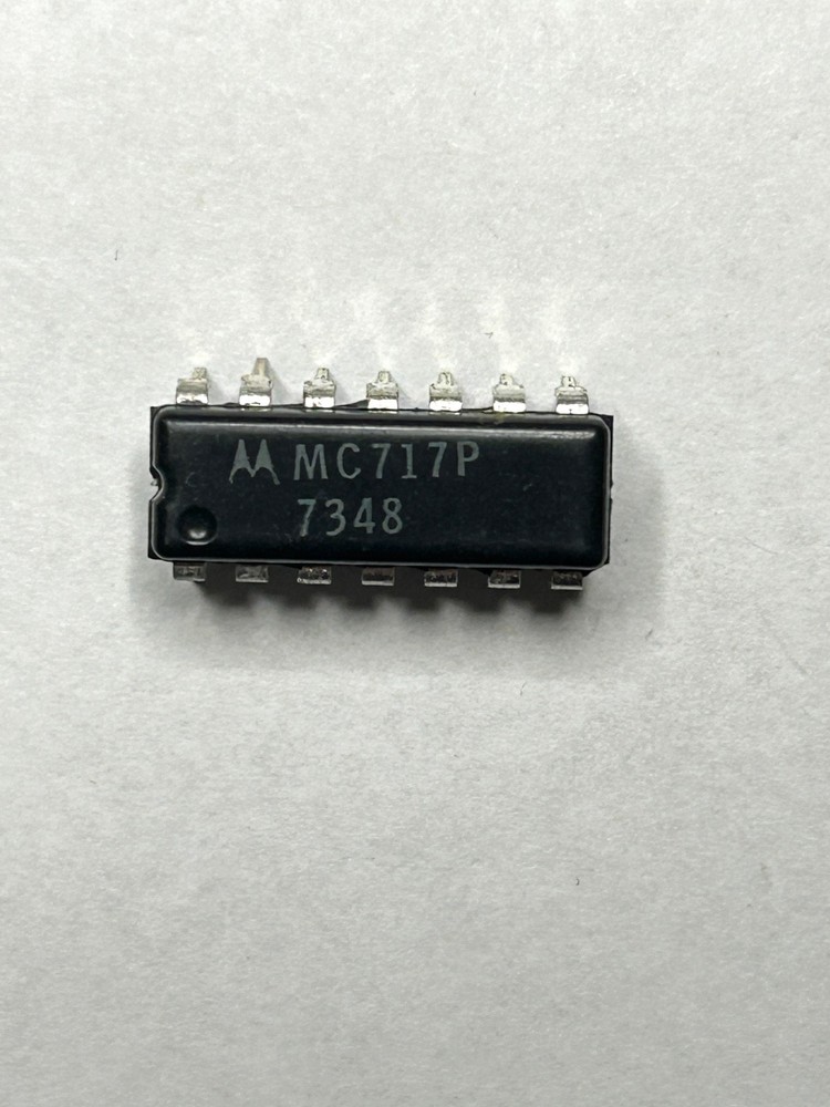 Motorola MC717P Integrated Circuit