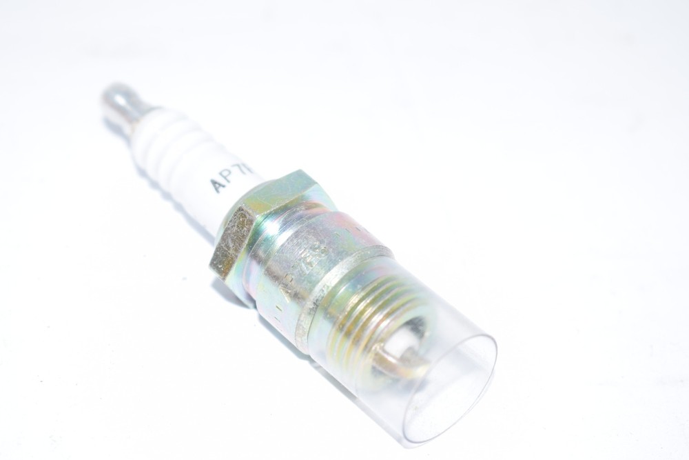 NEW NGK Spark Plug AP7FS