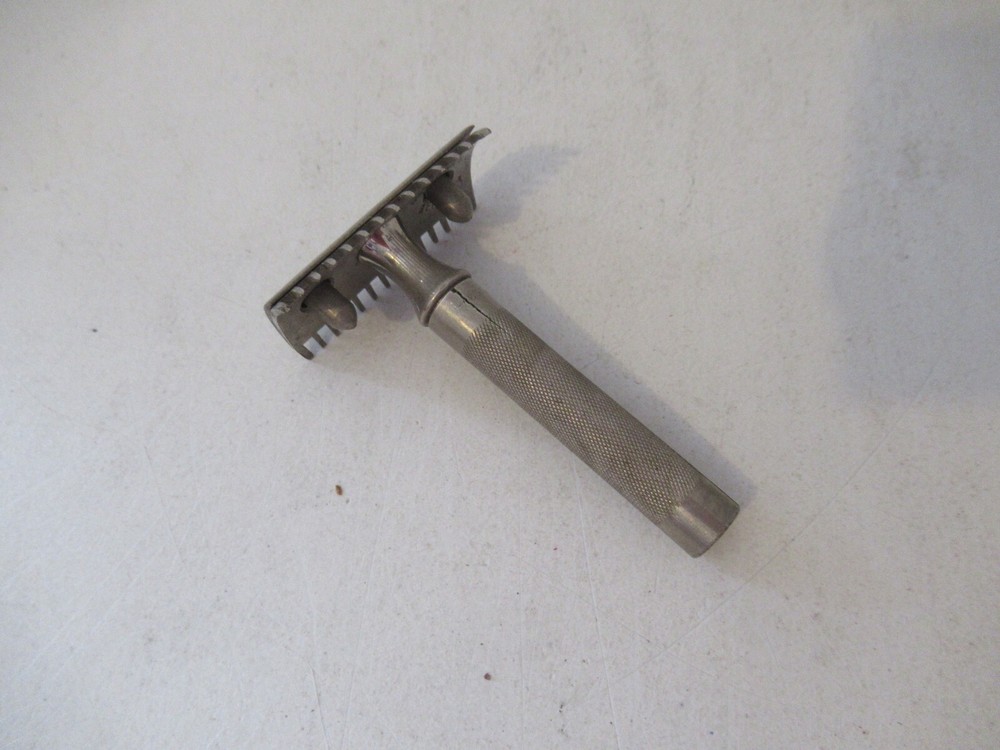 Vintage Cosmo safety razor