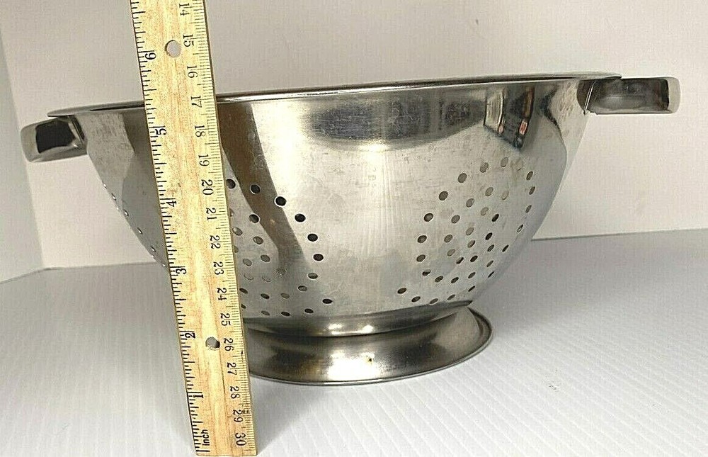 Stainless steel footed colander