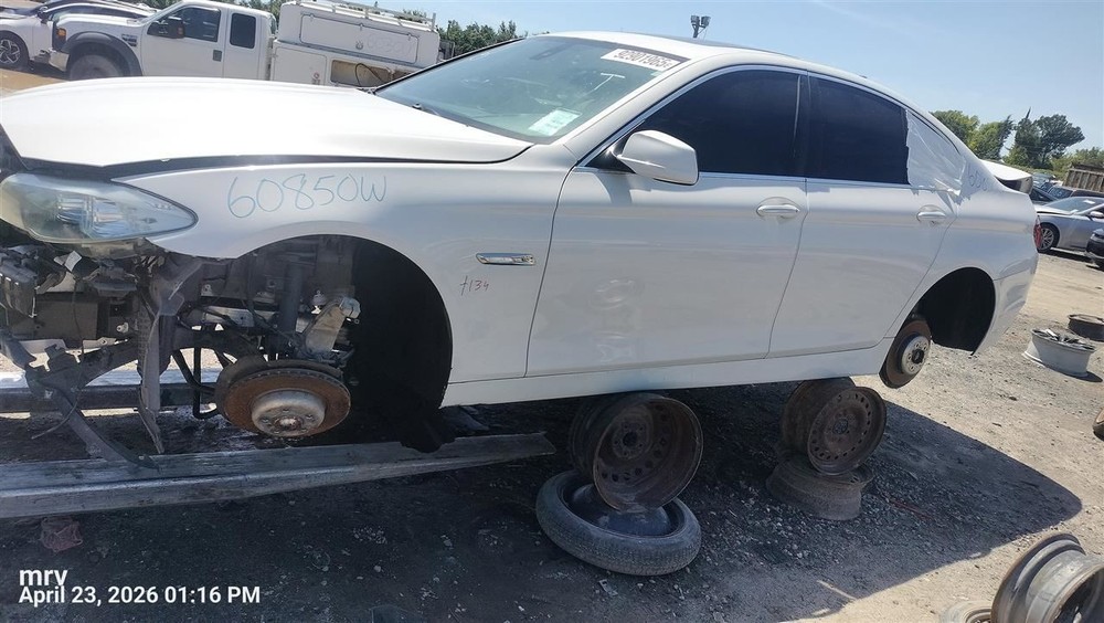 LEFT FRONT SPINDLE KNUCKLE OEM 11-16 BMW 528I
