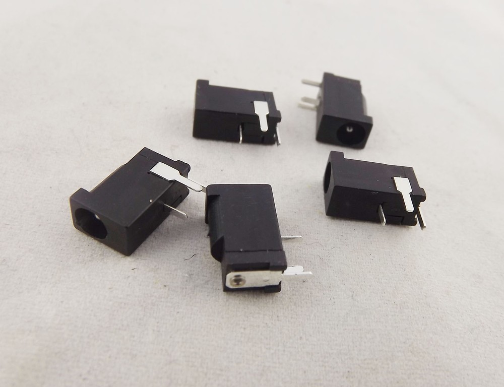 2x Connector 3.5mm x 1.35mm Female Socket DC Power Supply 3 Pin PCB Panel Mount
